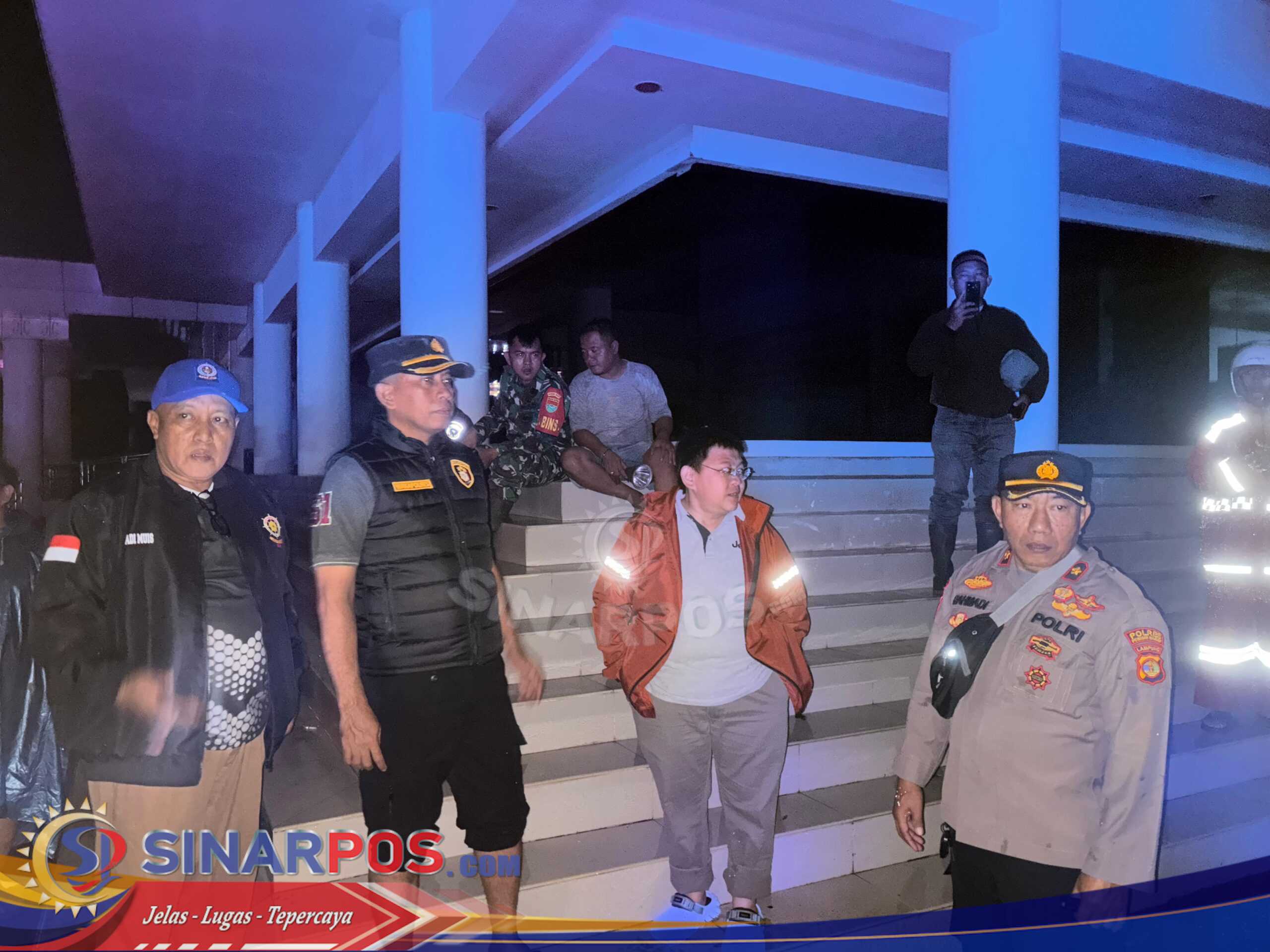 Akibat curah Hujan Deras Sebabkan Banjir, Air Masuk ke Kantor Pemkab Pesisir Barat