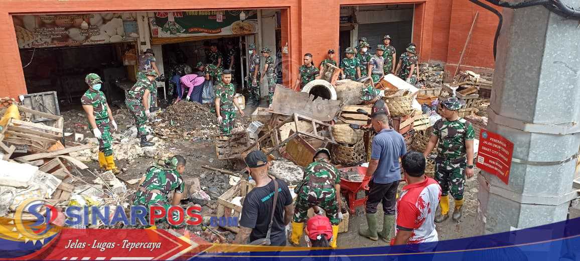 Serbu Sampah Pasca Banjir, Pulihkan Aktifitas Warga