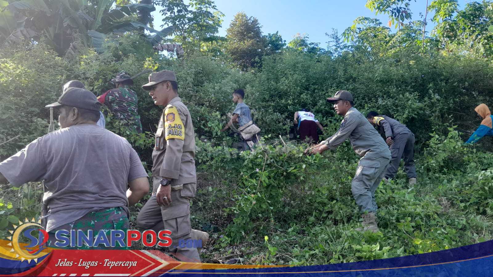 Kodim 0424/Tanggamus bersama Karang Taruna, FKPPI, Satpol PP, Muspika Laksanakan Kegiatan Karya Bakti Teritorial Prima