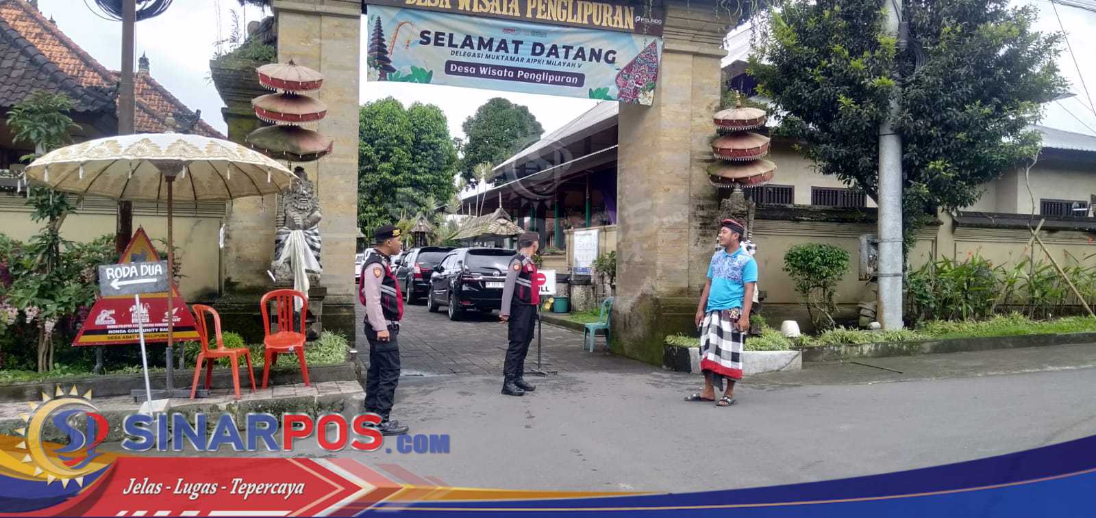 Pawas Polsek Bangli Sambangi Obyek Desa Wisata Penglipuran untuk Beri Rasa Aman Kepada Wisatawan