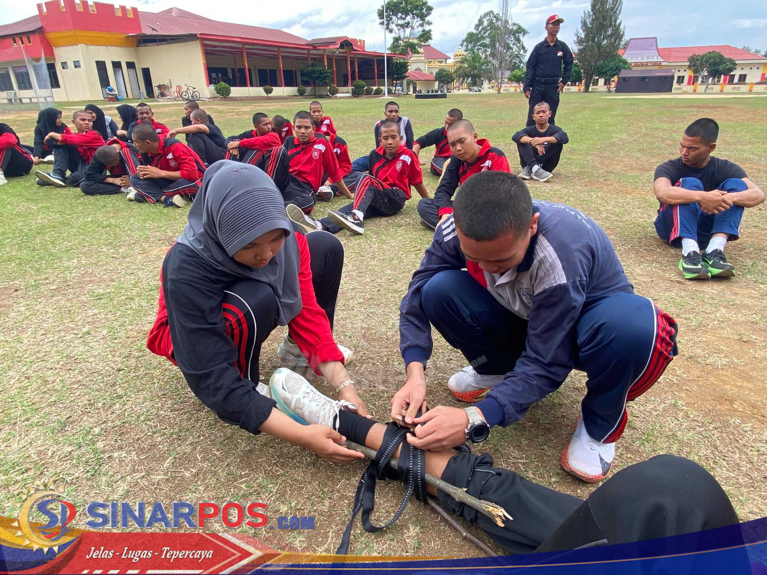 Brimob Polda Sumut Berikan Pelatihan SAR dan Pembinaan Karakter kepada Siswa-Siswi SMA Plus Taruna Bangsa Padang Lawas