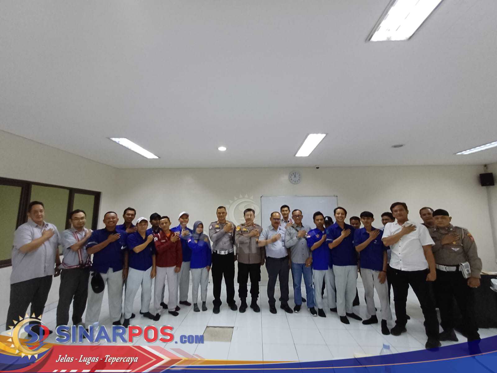 Kapolsek Mensosialisasikan Bidang Hukum Tindak Pidana dan Lalu Lintas di PT. MIM