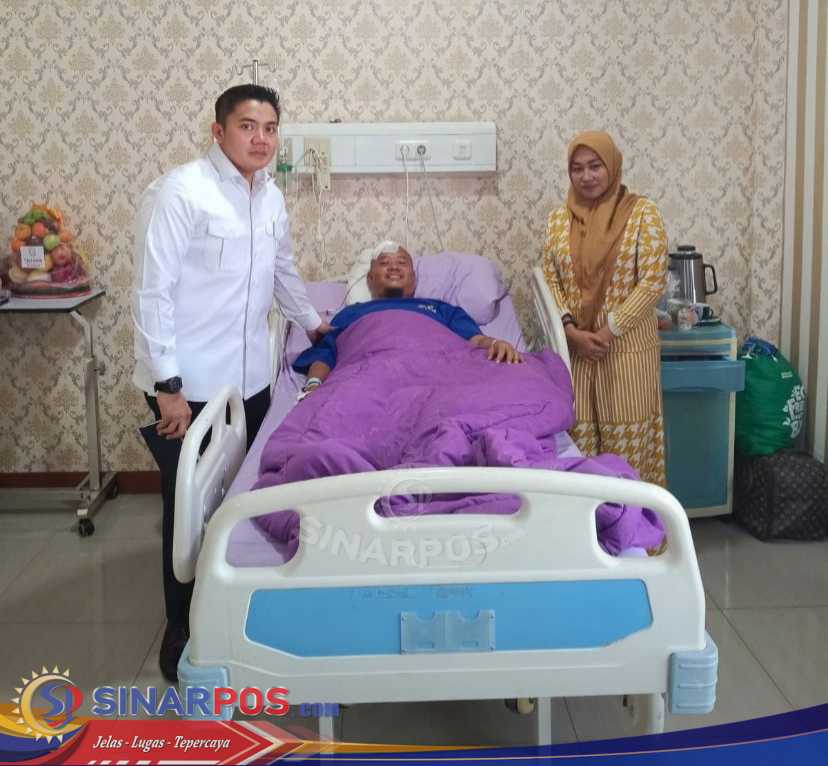 Presiden dan Kapolri Jenguk Anggota Polres Karawang Yang Terluka Saat Amankan Unjuk Rasa