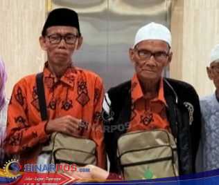 Tokoh pengusaha muda asal karawang (Deby Rivaldi ) lagi lagi Berangkatkan warga walahar ke tanah suci