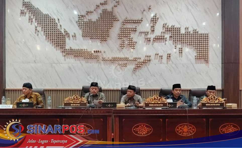 DPRD Kabupaten Sumenep Gelar Rapat Paripurna dengan Agenda Laporan Hasil Reses III Tahun Anggaran 2025. DPRD Kabupaten Sumenep Gelar Rapat Paripurna dengan Agenda Laporan Hasil Reses III Tahun Anggaran 2025.