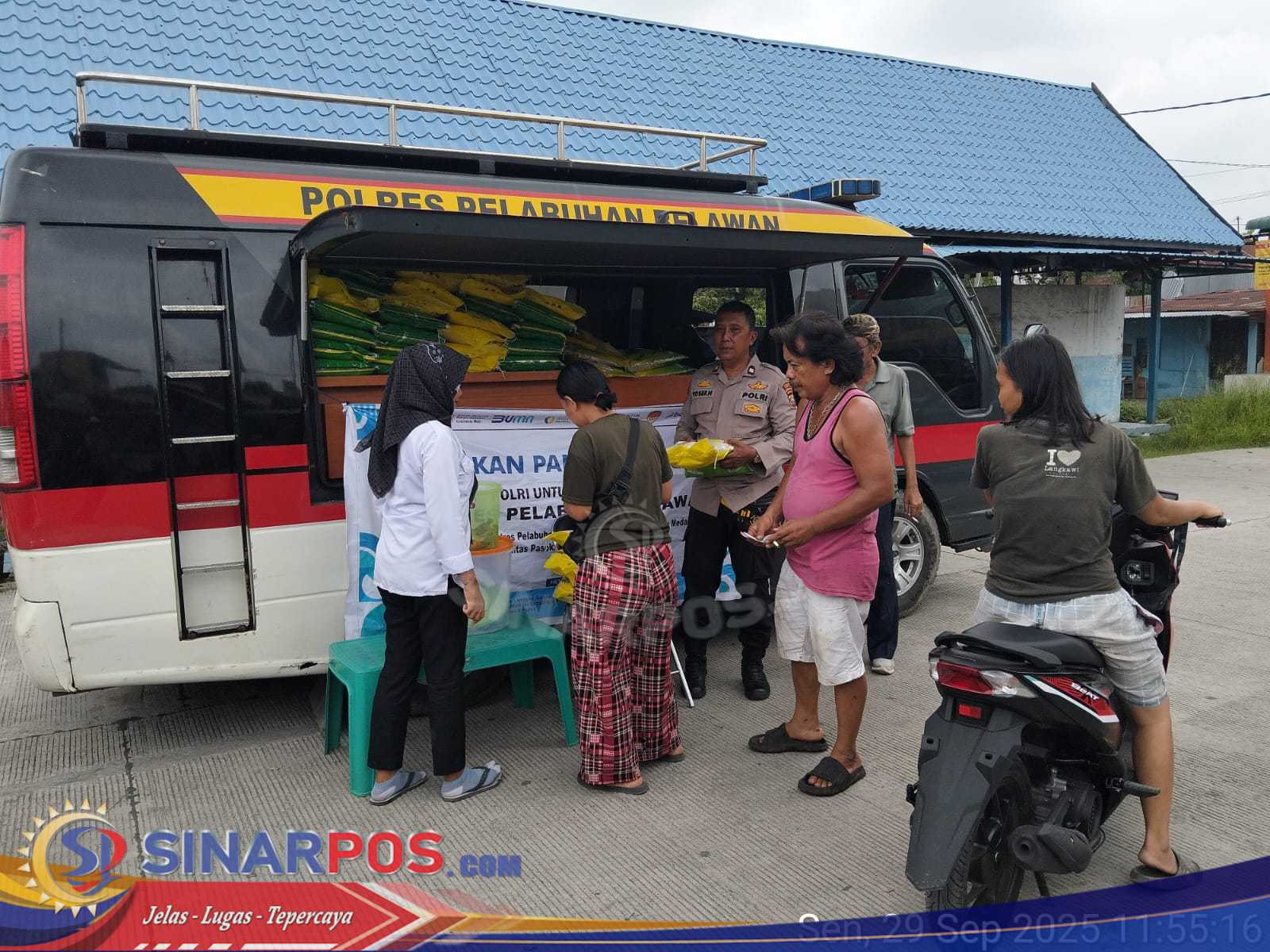 Polres Pelabuhan Belawan Gelar Gerakan Pangan Murah Polri, Jual 1 Ton Beras SPHP di Belawan II