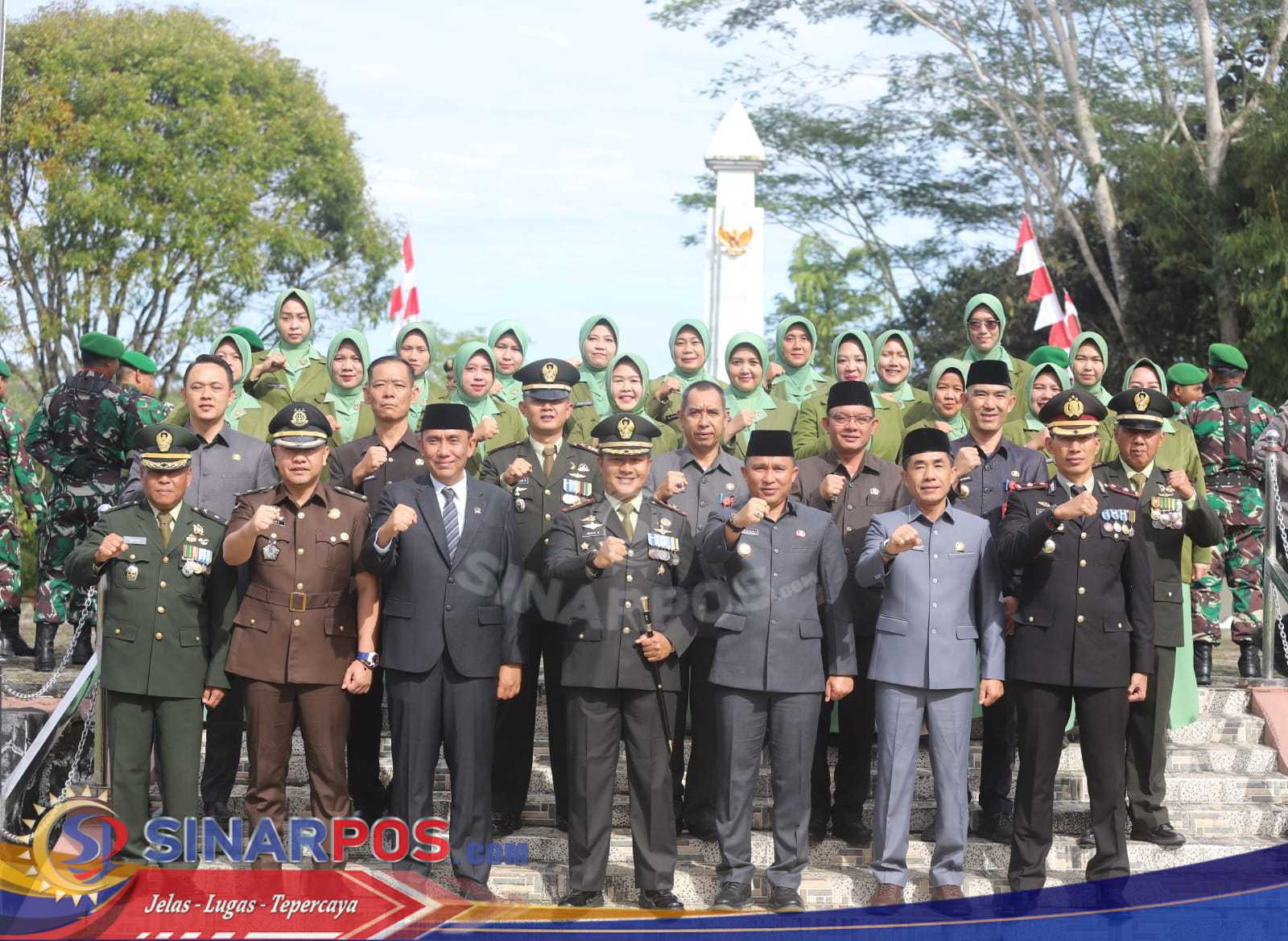 Bupati Lambar Ikuti Upacara Ziarah Taman Makam Pahlawan Dalam Rangka HUT ke-80 TNI