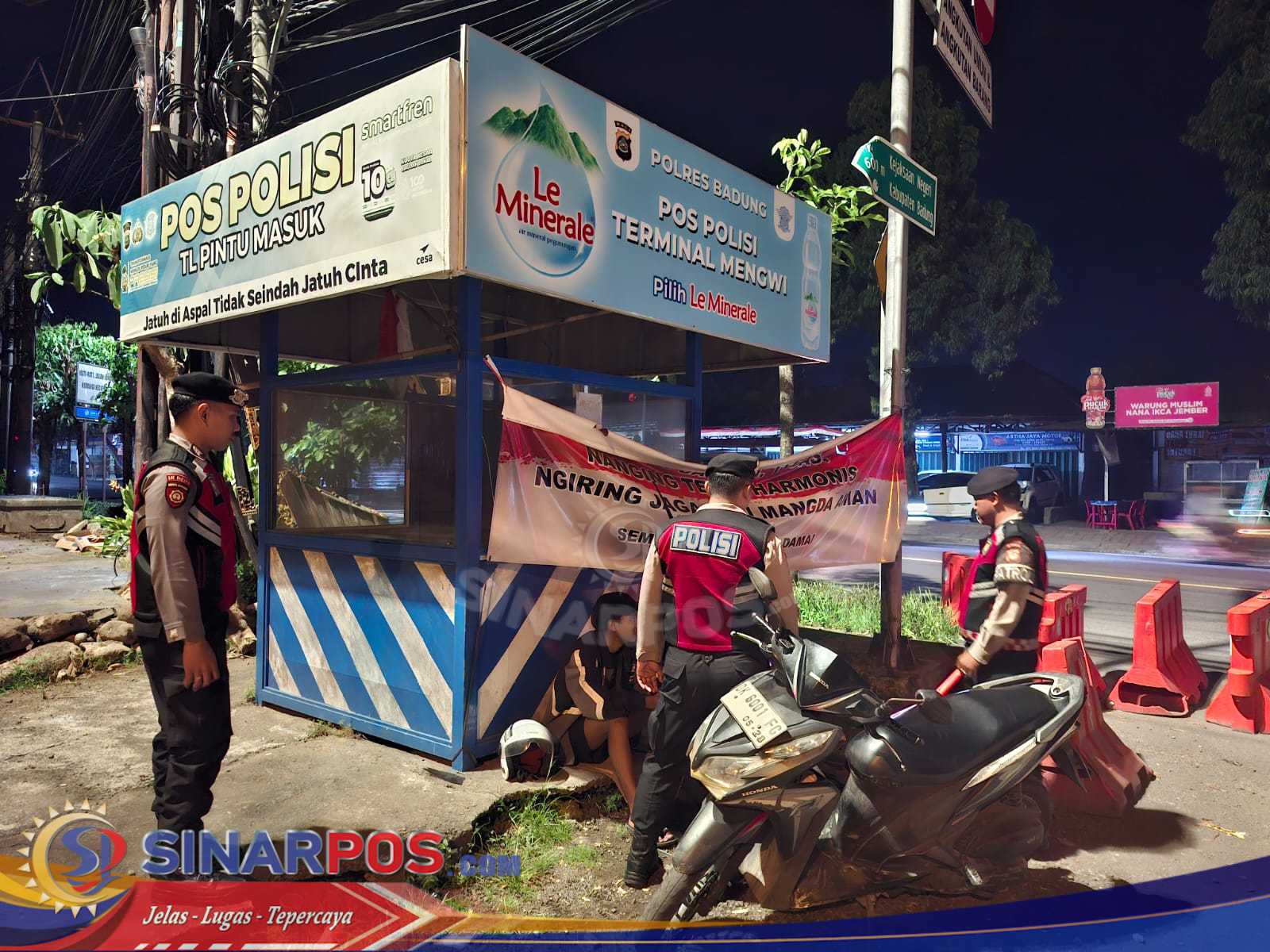 Patroli Biru Sat Samapta Polres Badung Dialogis dengan Warga, Tekan Potensi Kriminalitas Malam Hari