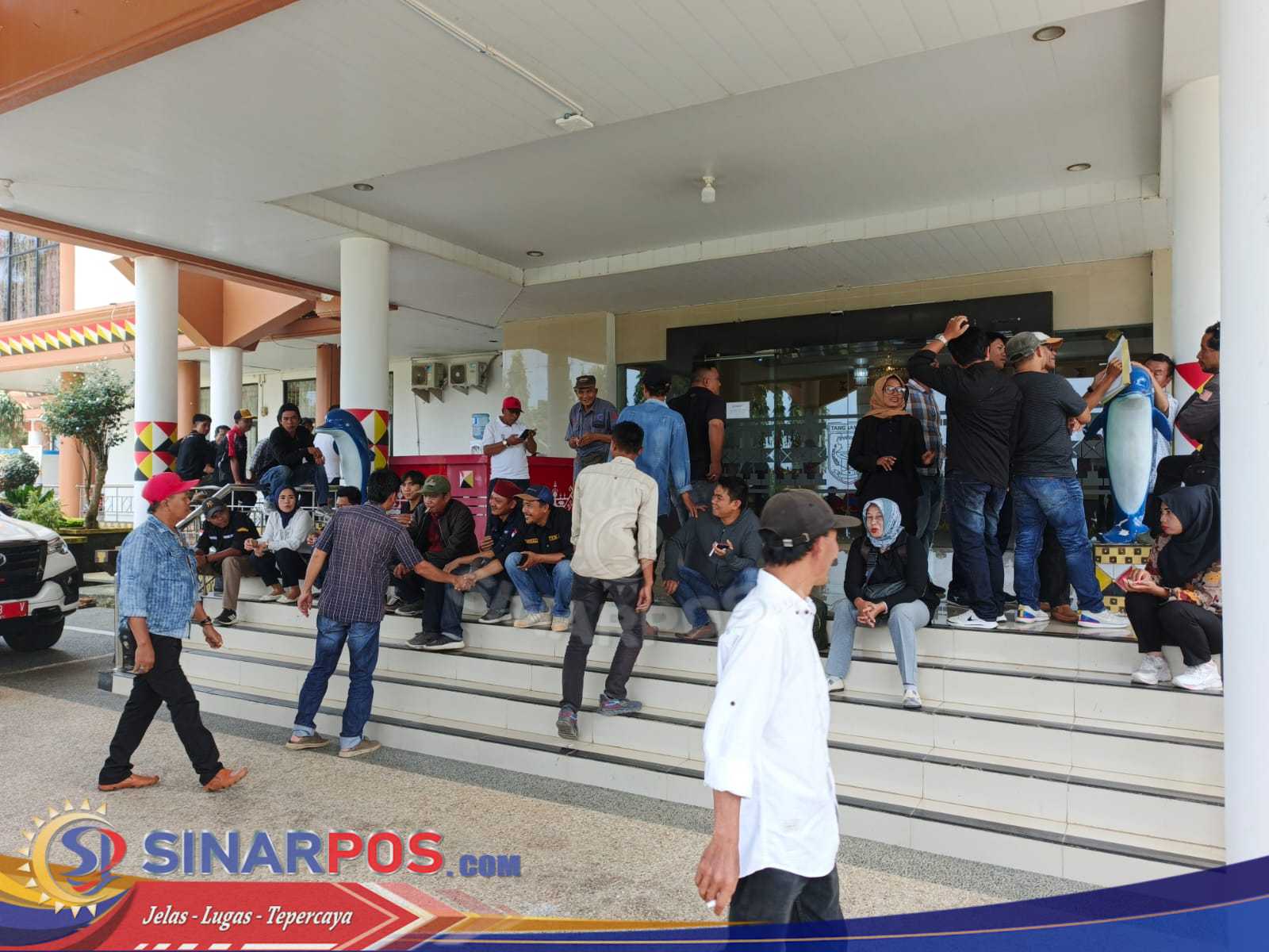 Wartawan Geruduk Kantor Bupati Tanggamus, Soroti Ketidakjelasan Kerja Sama Media