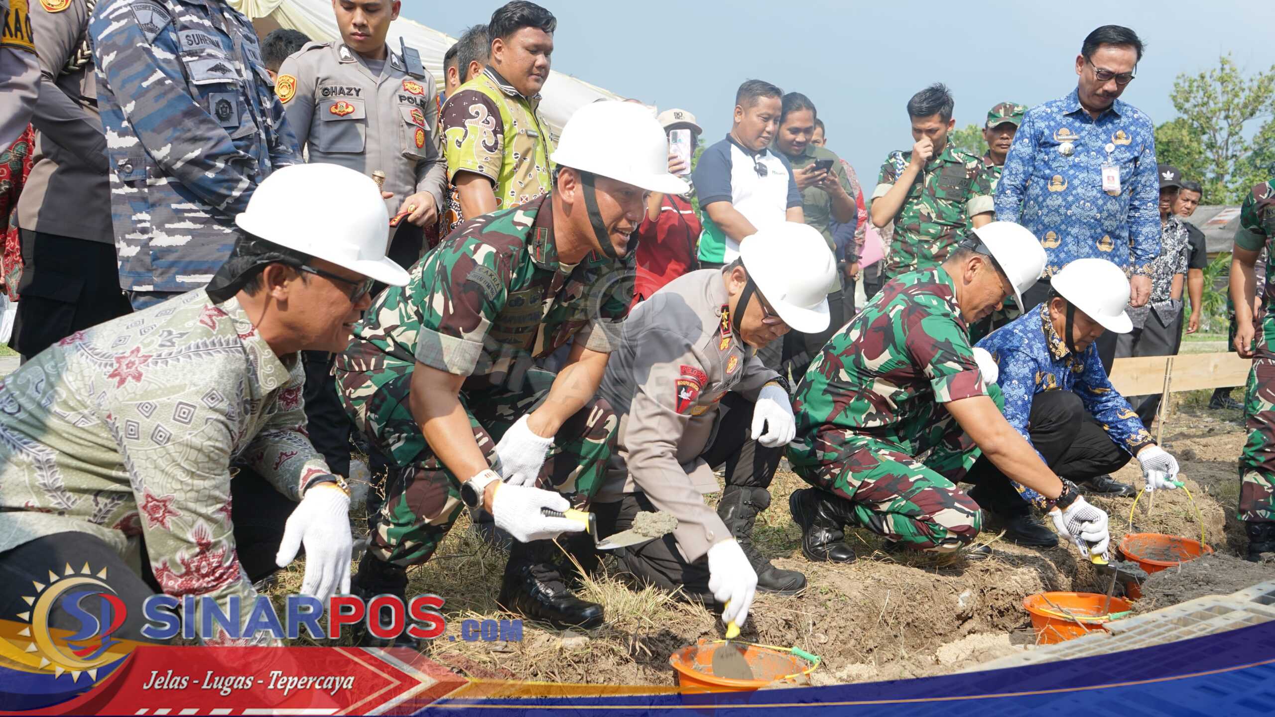 Kapolda Lampung Hadiri Peletakan Batu Pertama Pembangunan 80.000 Gerai Koperasi Merah Putih Kapolda Lampung Hadiri Peletakan Batu Pertama Pembangunan 80.000 Gerai Koperasi Merah Putih