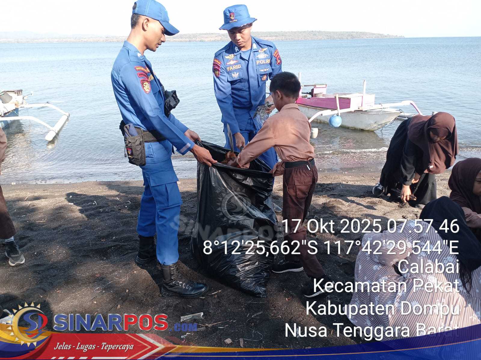 Polairud Polda NTB dan Masyarakat Bersatu Lestarikan Pantai Sigi Melalui Gotong Royong Polairud Polda NTB dan Masyarakat Bersatu Lestarikan Pantai Sigi Melalui Gotong Royong