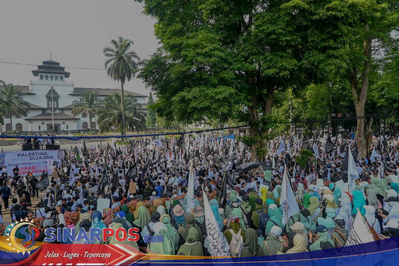 15000 Massa Mengikuti Aksi Bela Palestina Di Depan Gedung Sate Kota Bandung