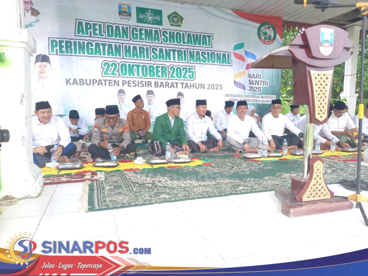 Polres Pesisir Barat Hadiri Apel dan Gema Shalawat Peringatan Hari Santri Nasional Polres Pesisir Barat Hadiri Apel dan Gema Shalawat Peringatan Hari Santri Nasional