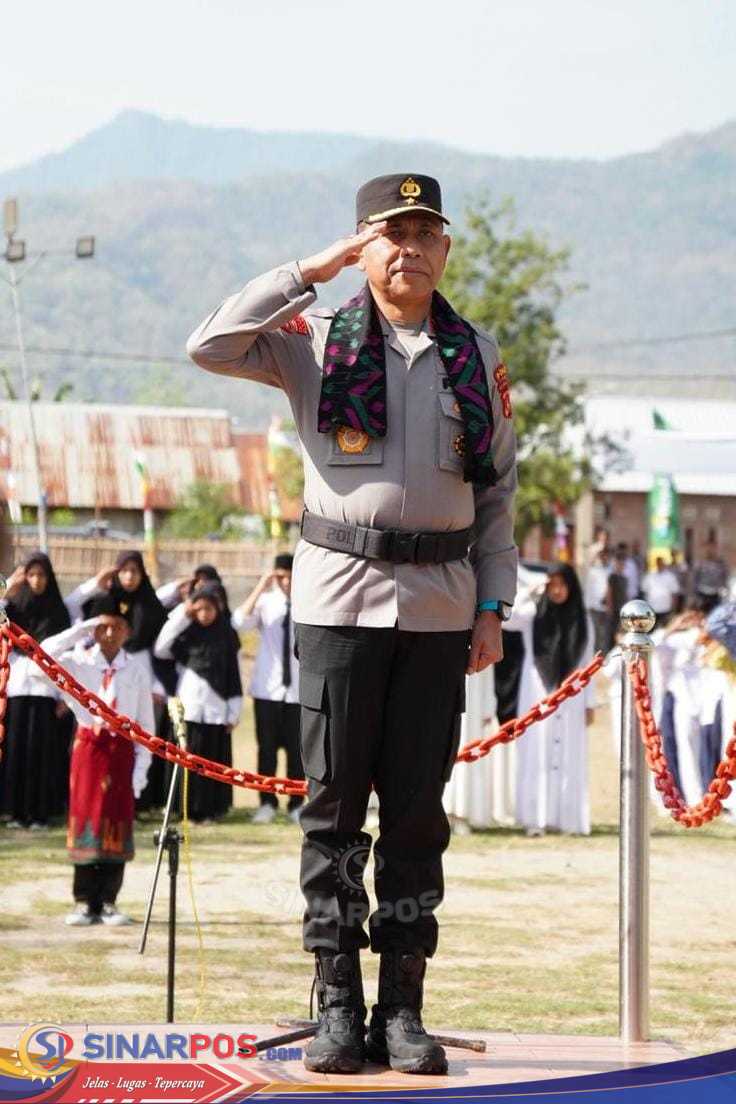 Wakapolda NTB Pimpin Upacara Hari Santri Nasional di Bima, Tegaskan Santri Garda Terdepan Jaga NKRI