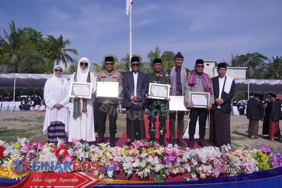 Kapolda NTB Hadiri Upacara Hari Santri Nasional di Lombok Tengah, Tekankan Peran Santri dalam Membangun Bangsa Kapolda NTB Hadiri Upacara Hari Santri Nasional di Lombok Tengah, Tekankan Peran Santri dalam Membangun Bangsa