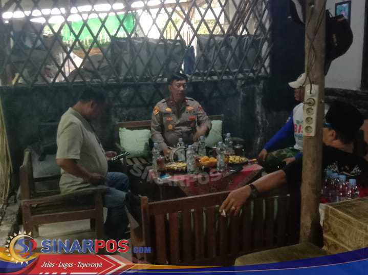 Polsek Klari Gelar Jumat Curhat, Pererat Silaturahmi Dengan Tokoh Masyarakat Polsek Klari Gelar Jumat Curhat, Pererat Silaturahmi Dengan Tokoh Masyarakat