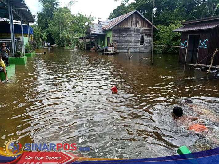 Hujan Deras Sebabkan Banjir di Desa Binturu, Warga Terpaksa Mengungsi