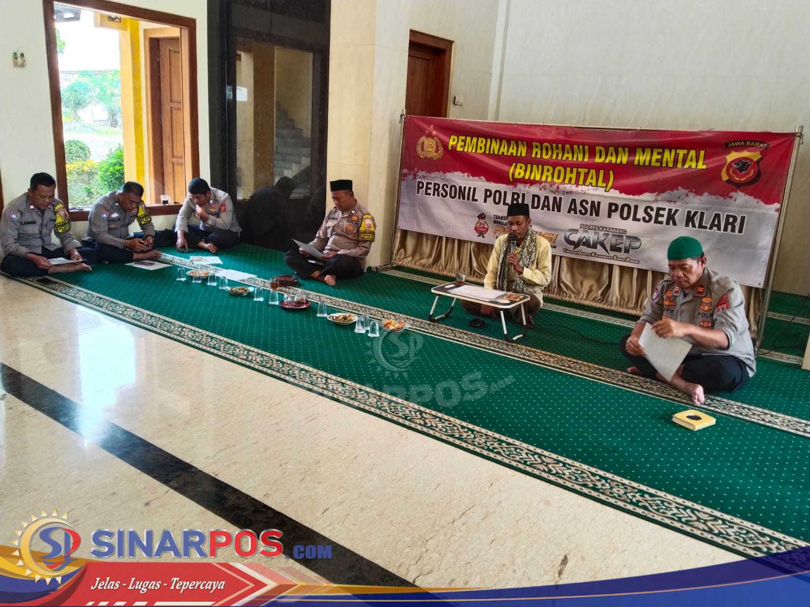 Pembinaan Rohani dan Mental Personil, Polsek Klari Gelar Kegiatan Binrohtal di Masjid Al-Danish