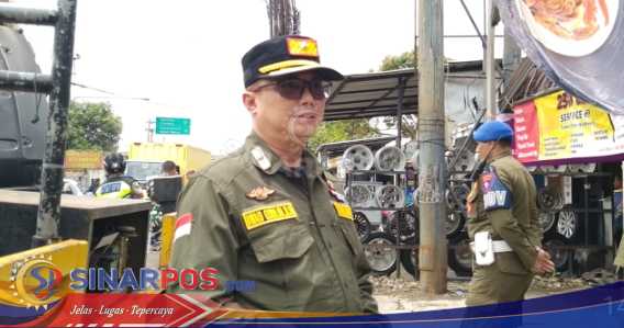 Reklame Ilegal Disegel dan Diturunkan Tim Gabungan Pemkab Bandung