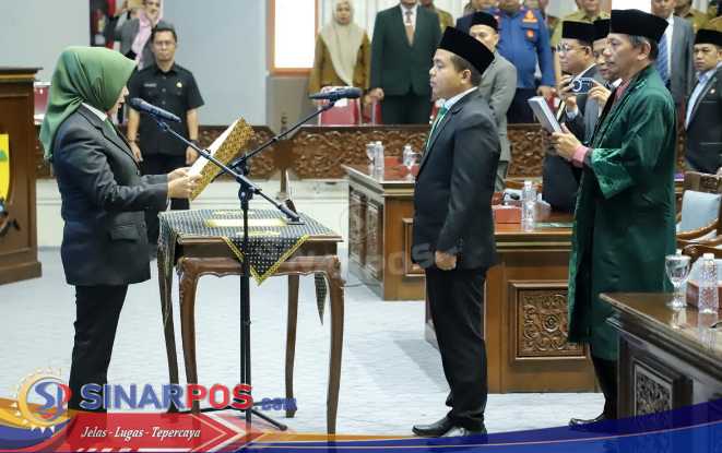 Khoiril Anwar Resmi Gantikan Almarhumah Tiktik Kartika di DPRD Kabupaten Bandung