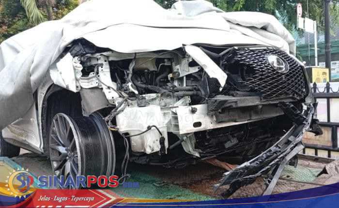 Lexus Kontra Becak Barang di Simpang Pahlawan Jalan HM Yamin Medan, Pengemudi Becak Tewas