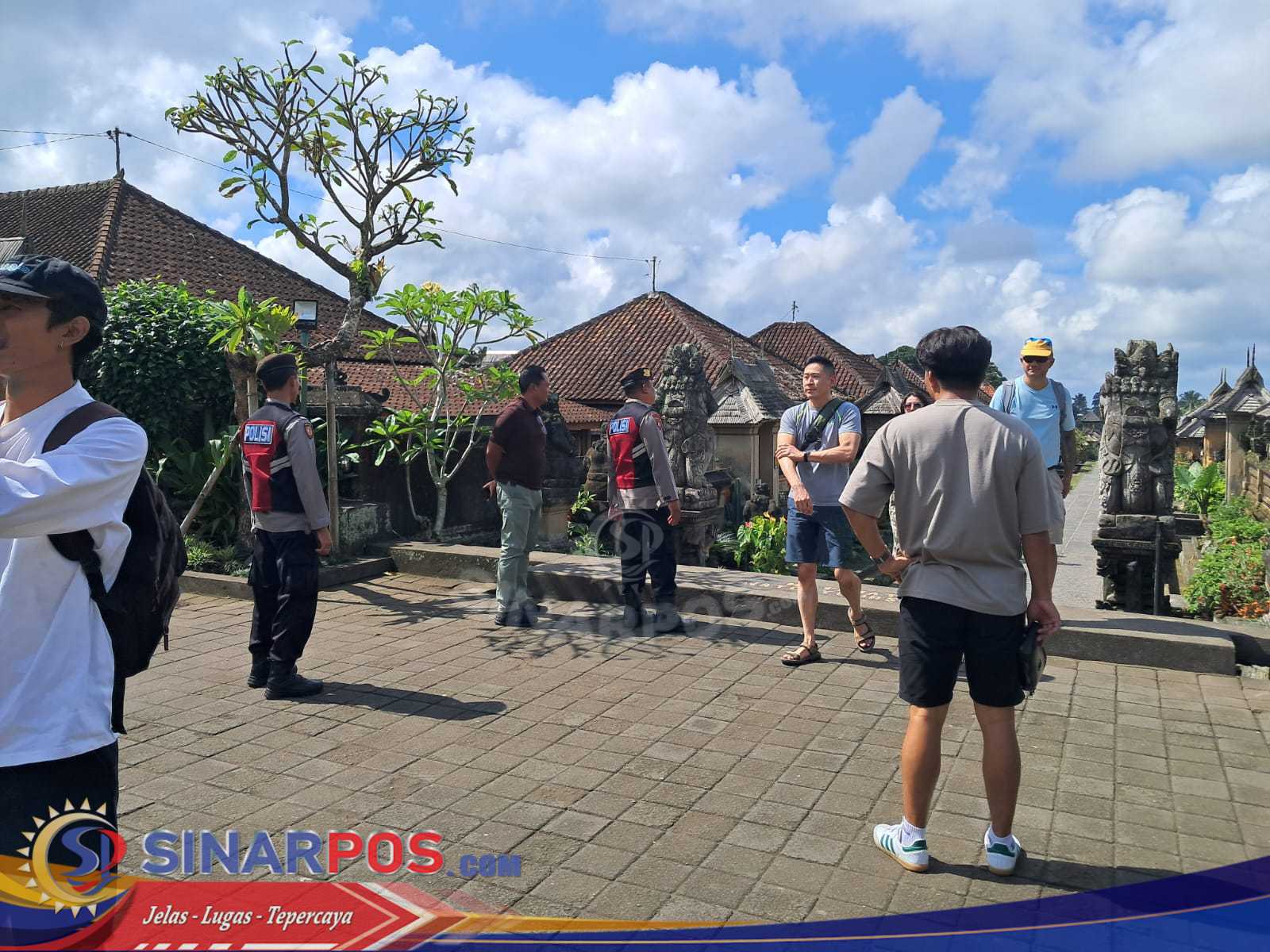 Pantau Kunjungan Wisatawan, Pawas Bersama Anggota Sambangi Obyek Desa Wisata Penglipuran