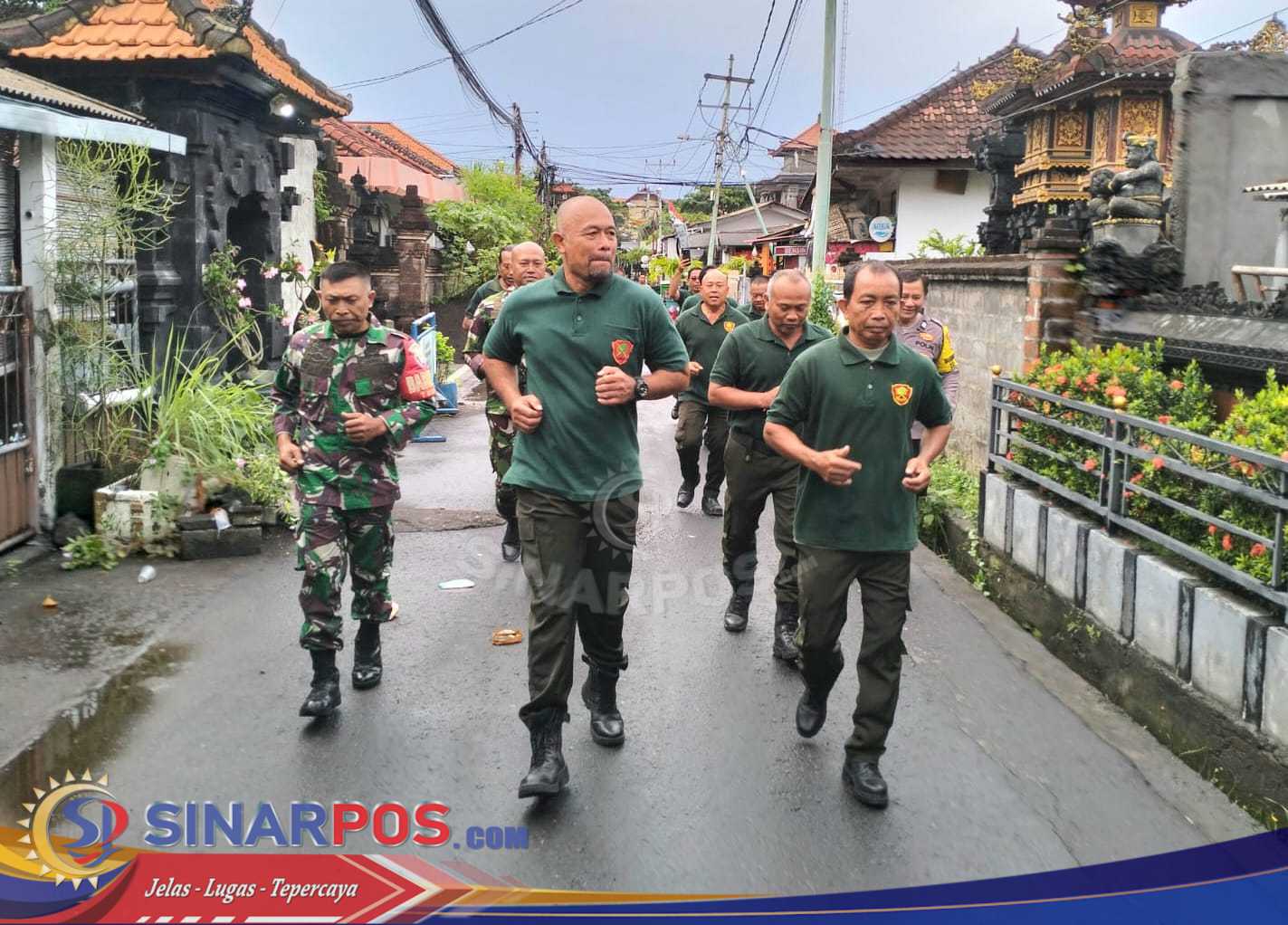 Pelatihan SAT LINMAS oleh Babinsa Guna Meningkatkan Kedisiplinan dan Keterampilan Anggota
