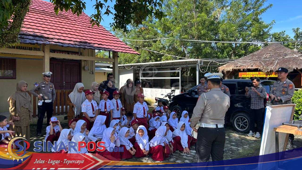 Sat Binmas Polres Pesisir Barat Berikan Edukasi Fungsi Kepolisian kepada Siswa Pesantren Maqwa Krui