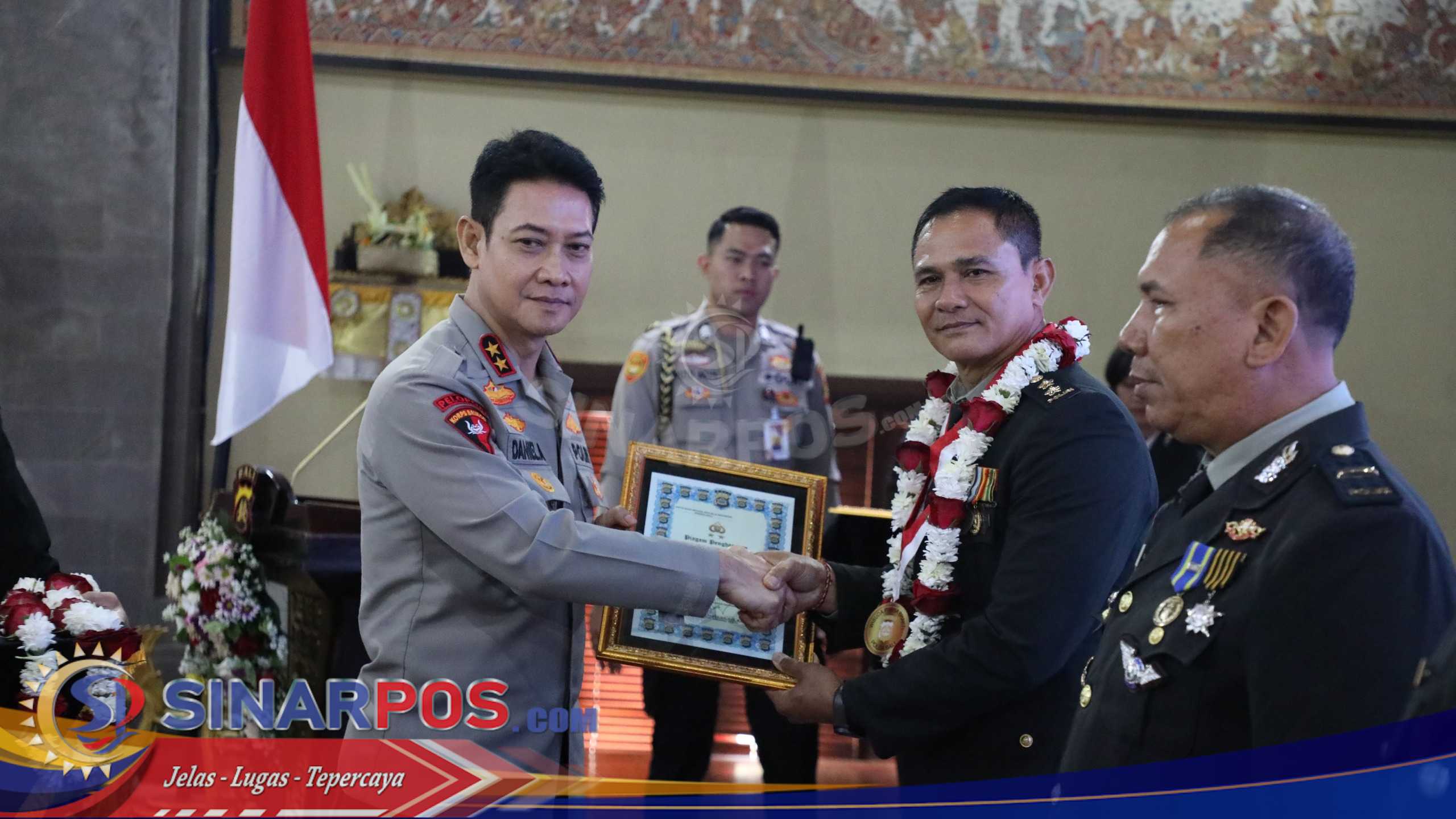 Wujud Penghormatan dari Institusi, Kapolda Bali beri Pengargaan Personel yang memasuki masa Purna Bhakti T.A. 2025