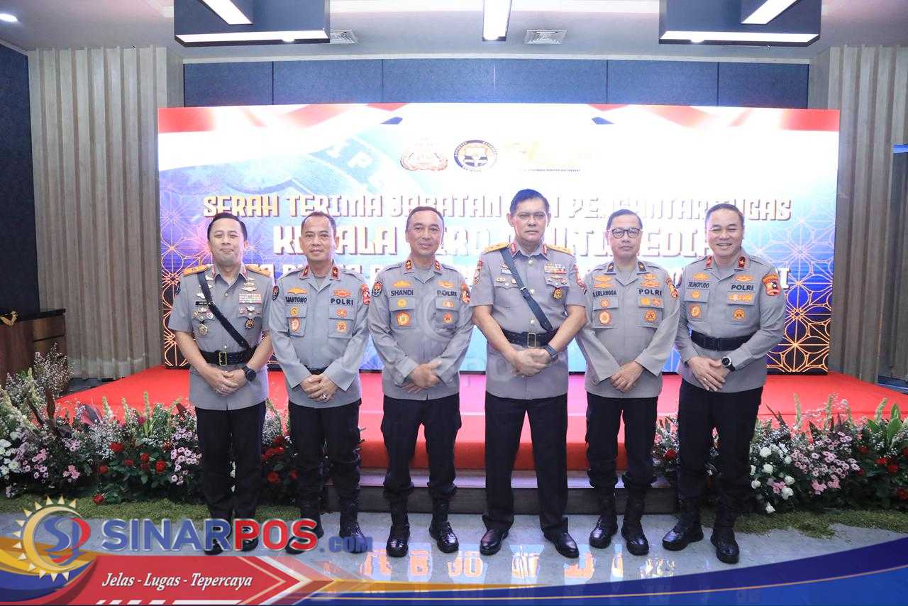 Pimpin Sertijab dan Pengantar Purna Tugas, Kadivhumas Polri Tekankan untuk Selalu Berbuat yang Terbaik
