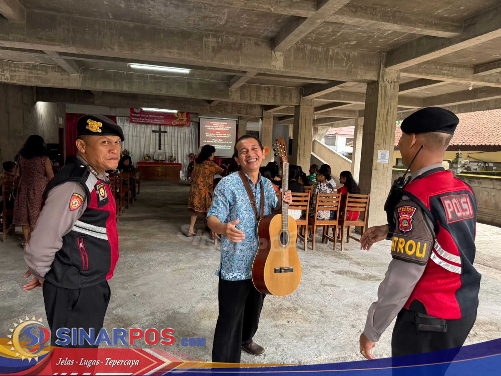 Personil Sat Samapta Polres Bangli Amankan Ibadah Minggu di Gereja Marga Rahayu Bangli