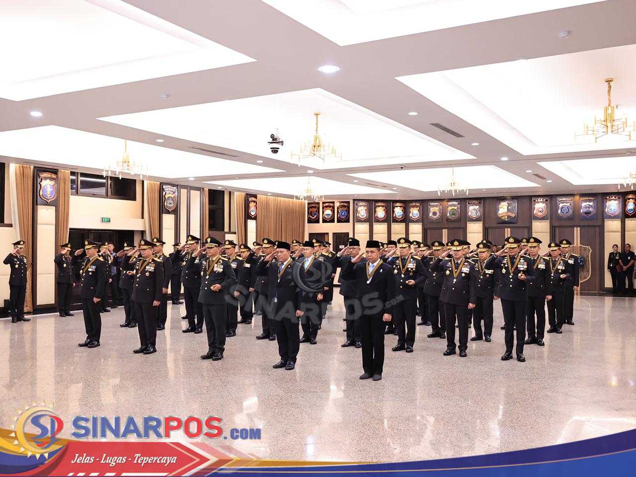 Dipimpin Kapolri, Irjen Hadi Gunawan Terima Bintang Bhayangkara Pratama