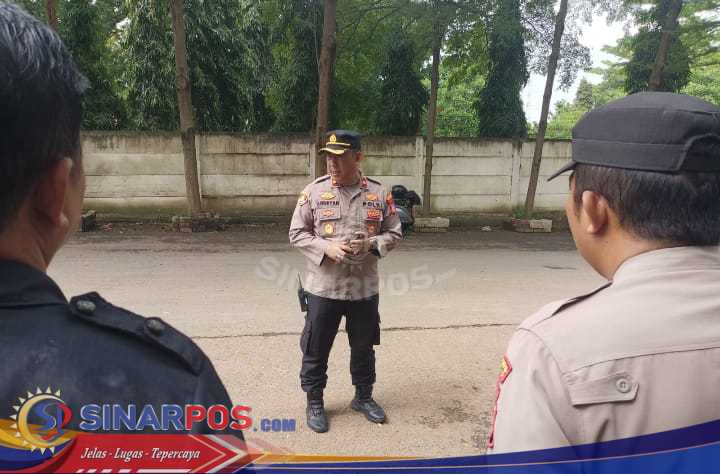 Kapolsek Klari Tegaskan Kesiapsiagaan Personil Saat Pimpin Apel Pengamanan Keberangkatan Buruh
