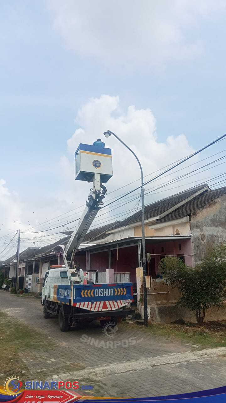 Kabid Prasarana dan Keselamatan Transportasi Disperkimhub Sumenep Layani Keluhan PJU dengan Gercep