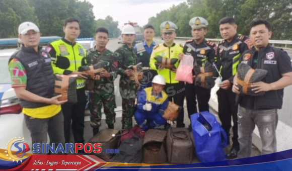 Kecelakaan Minibus Hingga Ringsek, Petugas Temukan Ribuan Extacy Dalam Tas