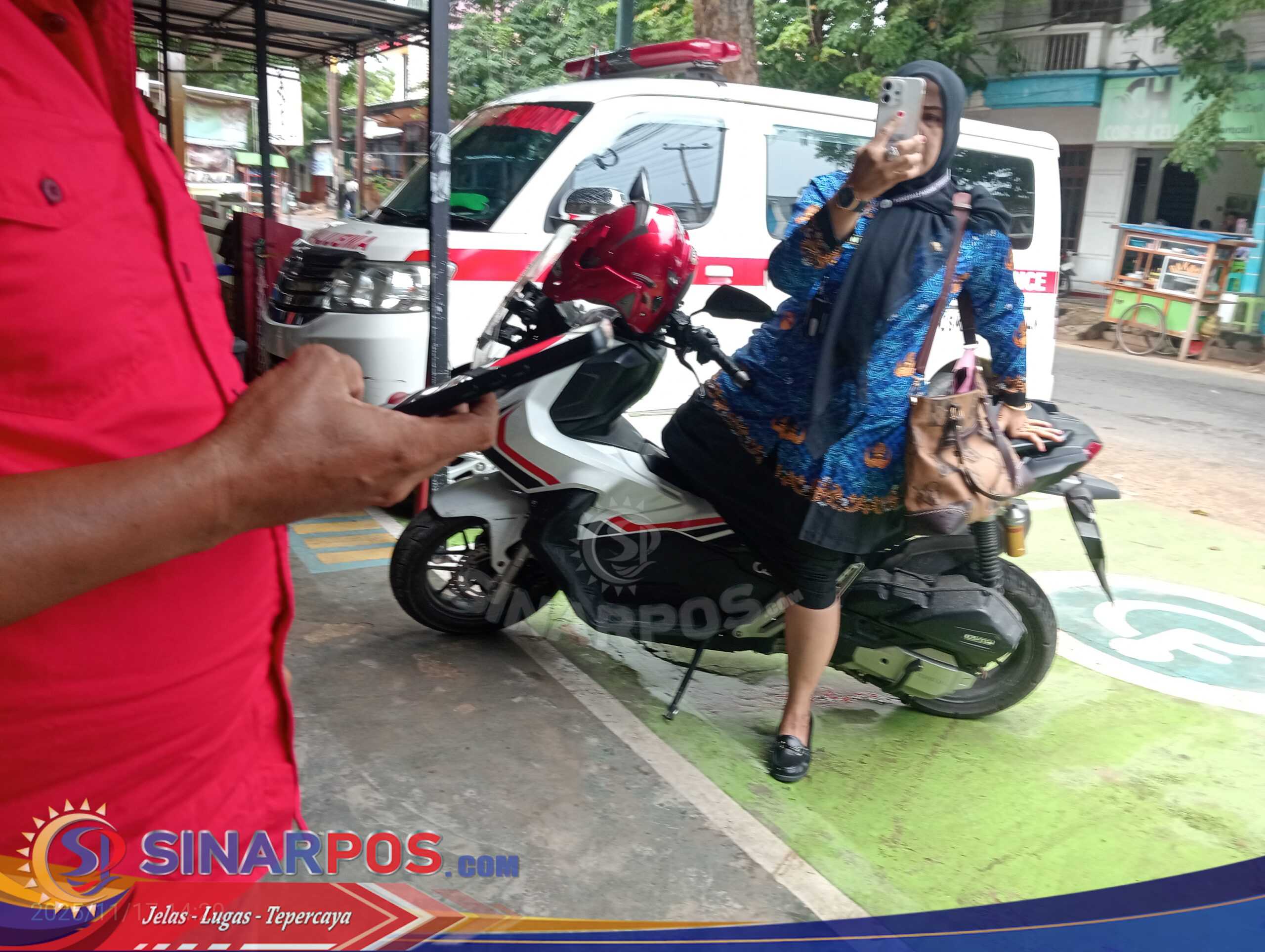 Bidan R Diduga Tidak Mengantongi Surat Ijin Praktek Bidan (SIPB) Bidan R Diduga Tidak Mengantongi Surat Ijin Praktek Bidan (SIPB)