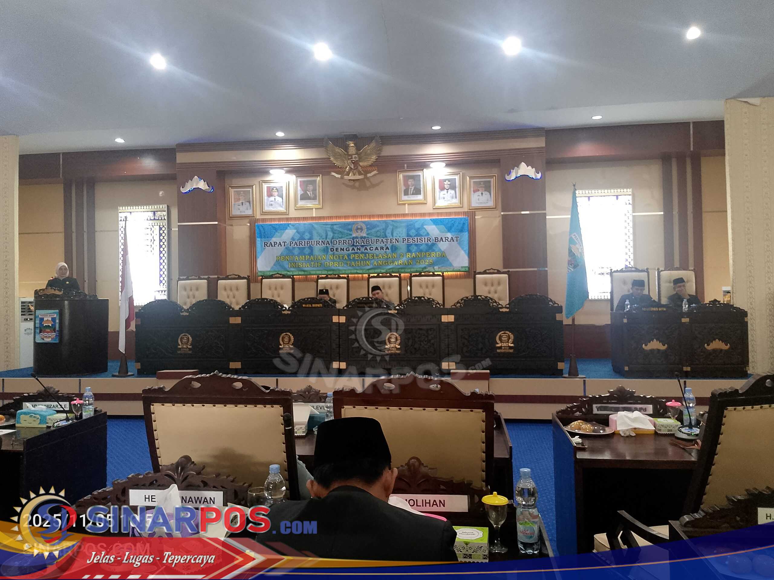 WAKIL BUPATI IRAWAN TOPANI HADIRI RAPAT PARIPURNA DPRD AGENDA PENYAMPAIAN NOTA PENJELASAN DUA RANPERDA INISIATIF DPRD
