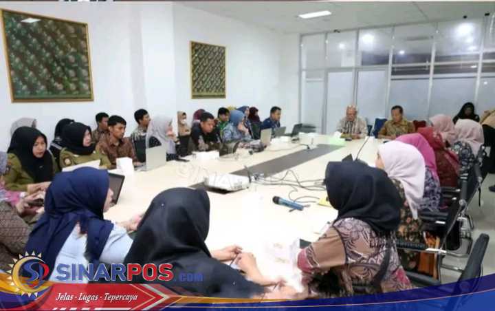 Asisten lll Pimpin Rapat Persiapan Dokumen Pemantau dan Evaluasi Kinerja Tahun 2025
