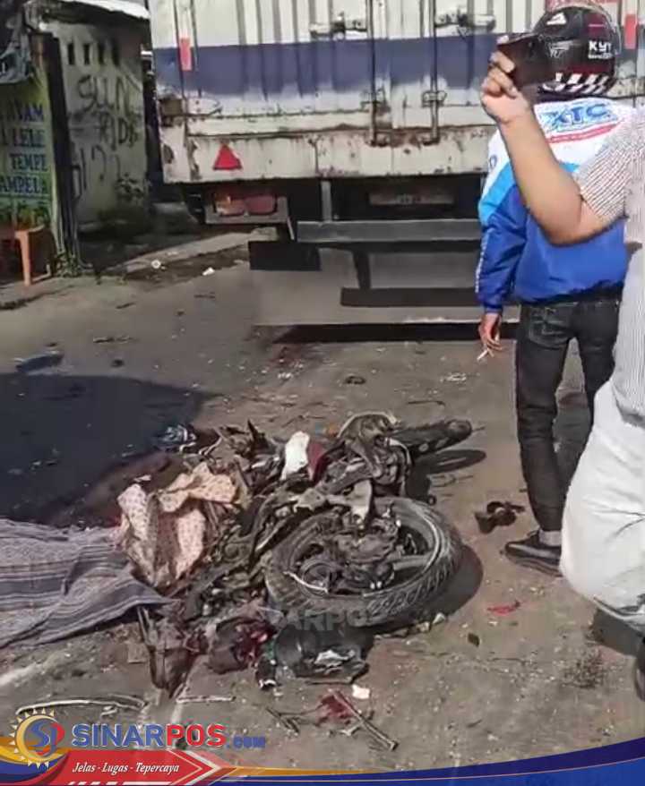 Kecelakaan Beruntun di Lampu Merah Cikampek: 13 Kendaraan Rusak, 2 Tewas dan 5 Luka-Luka Kecelakaan Beruntun di Lampu Merah Cikampek: 13 Kendaraan Rusak, 2 Tewas dan 5 Luka-Luka