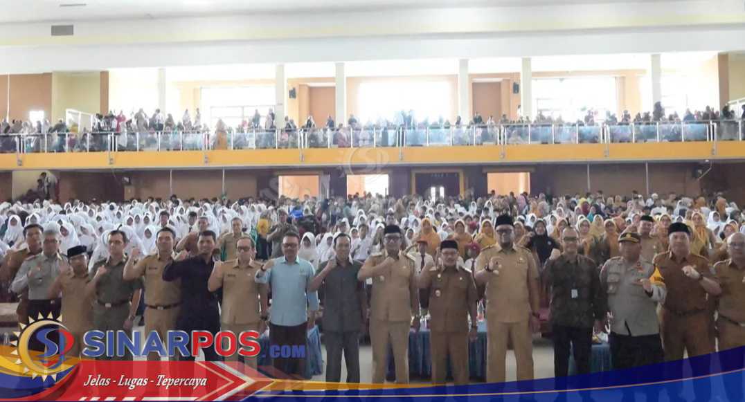 Pemkot Banjar Tegaskan Komitmen Pemerataan Pendidikan, Wali Kota Salurkan Bantuan Berdaya Didik untuk Siswa SD dan SMP Pemkot Banjar Tegaskan Komitmen Pemerataan Pendidikan, Wali Kota Salurkan Bantuan Berdaya Didik untuk Siswa SD dan SMP