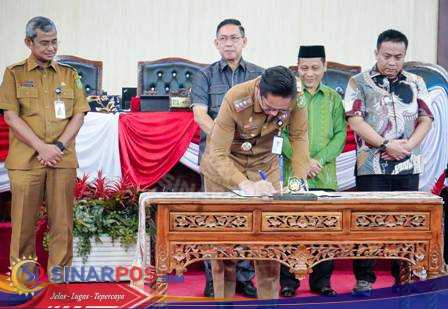 DPRD Medan Tetapkan 10 Ranperda Prioritas, Rico Waas Tandatangani Nota Kesepakatan Propemperda 2026
