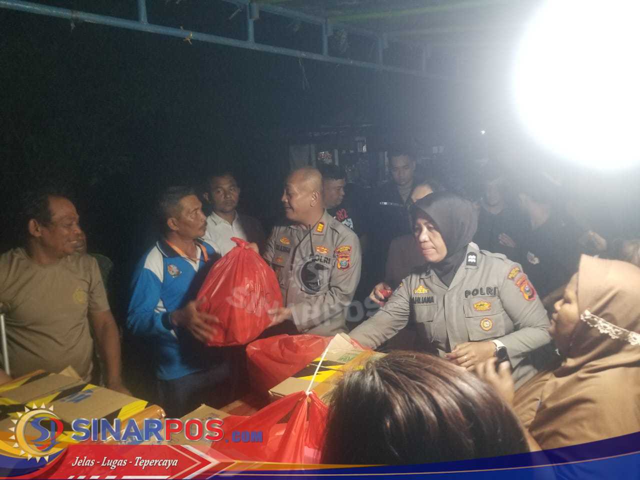 Polsek Medan Tembung Salurkan Bantuan Logistik untuk Korban Banjir