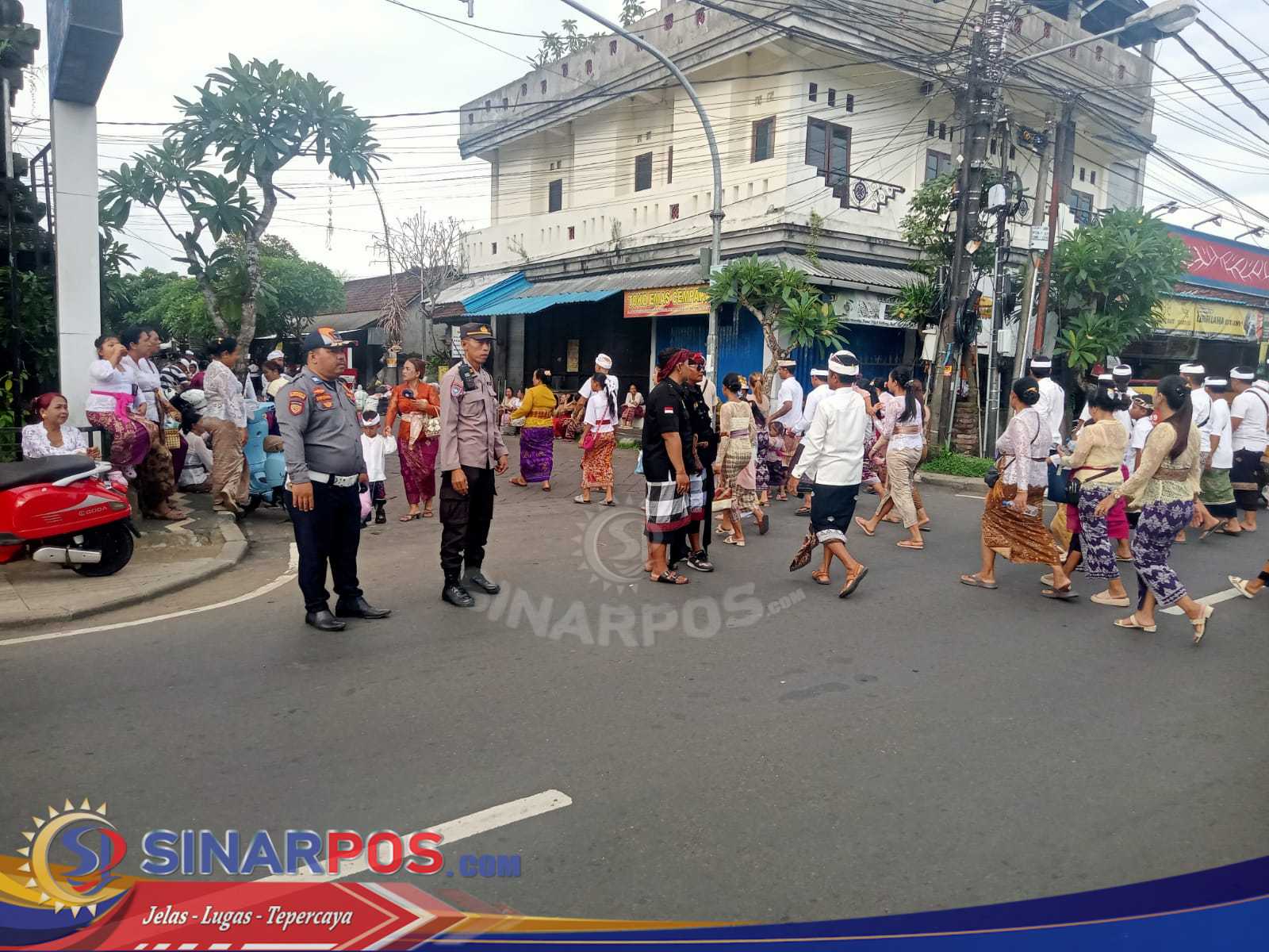 Dukung Kelancaran Upacara Adat, Polsek Abiansemal Lakukan Pengamanan Tradisi Wraspati Ngepik