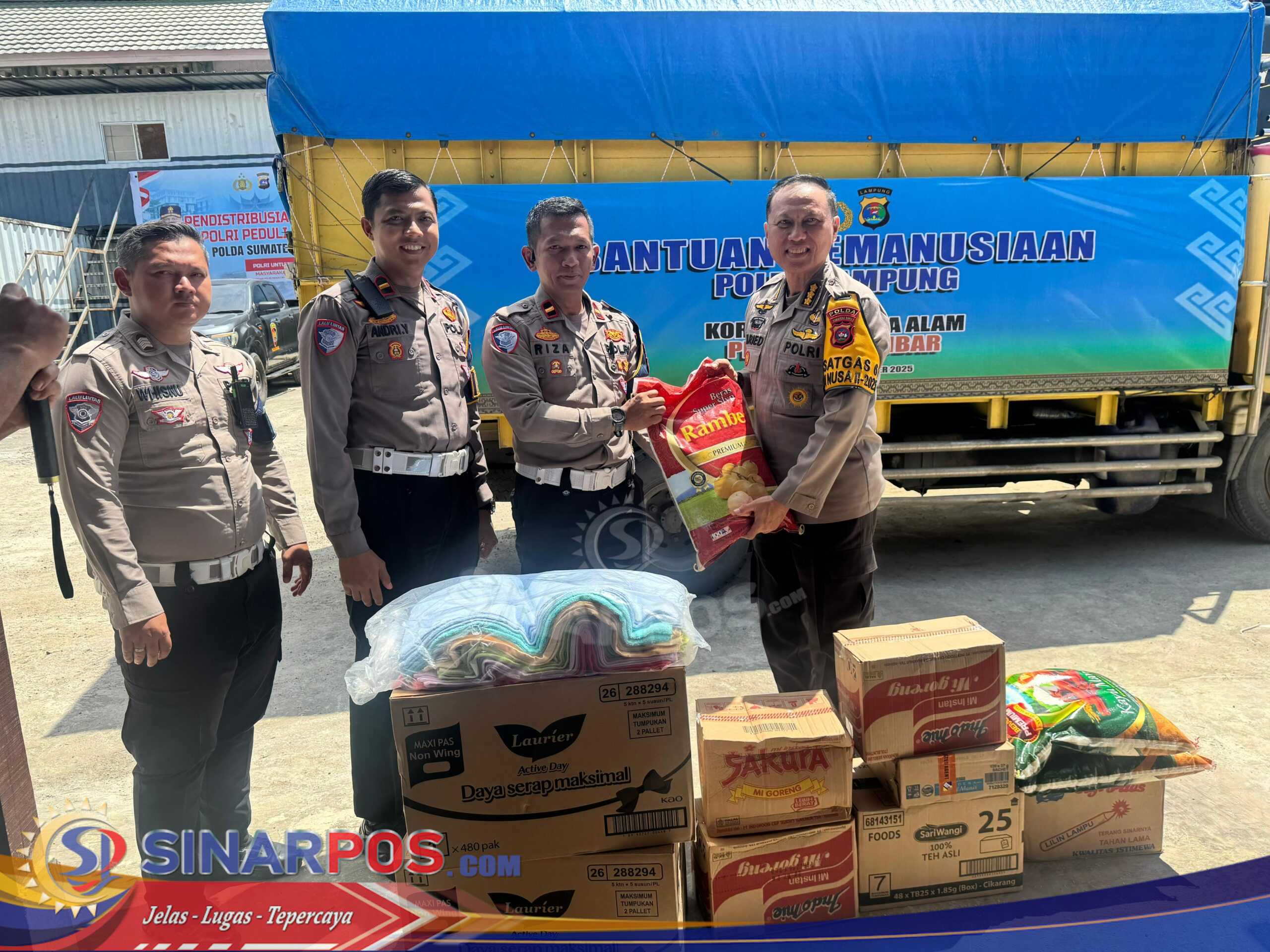 Truk Bantuan Polda Lampung Tiba di Polda Sumbar, Bantuan Segera Didistribusikan