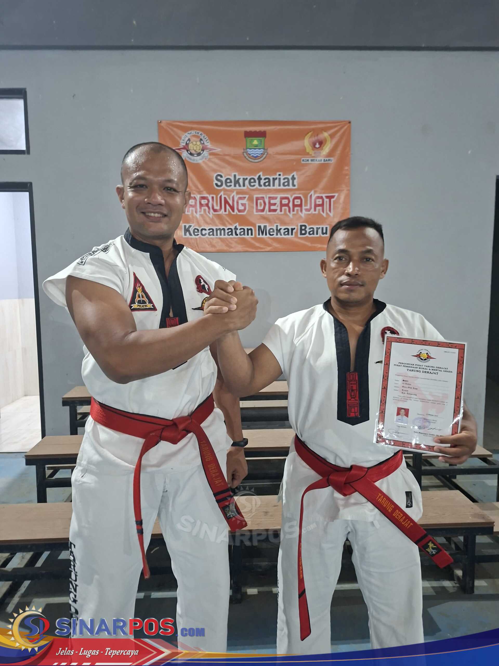 Pelatih Tarung Derajat Mekar Baru Resmi Sandang Sabuk Merah Kurata VI