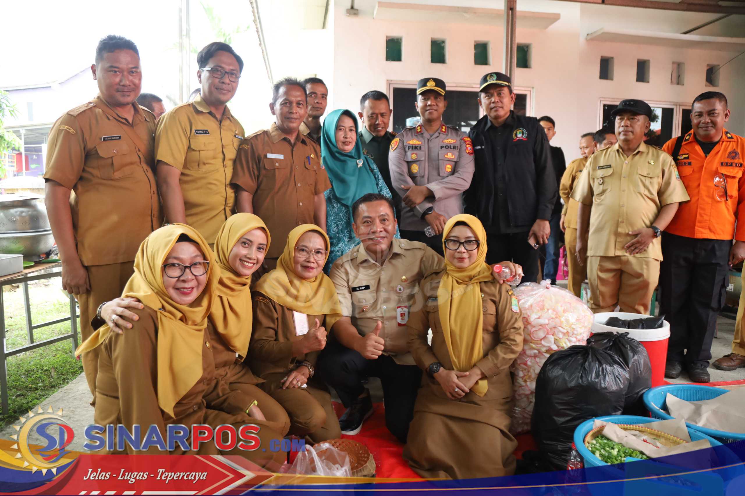 Kapolres Karawang Dampingi Forkopimda Tinjau Dapur Umum Desa Karangligar