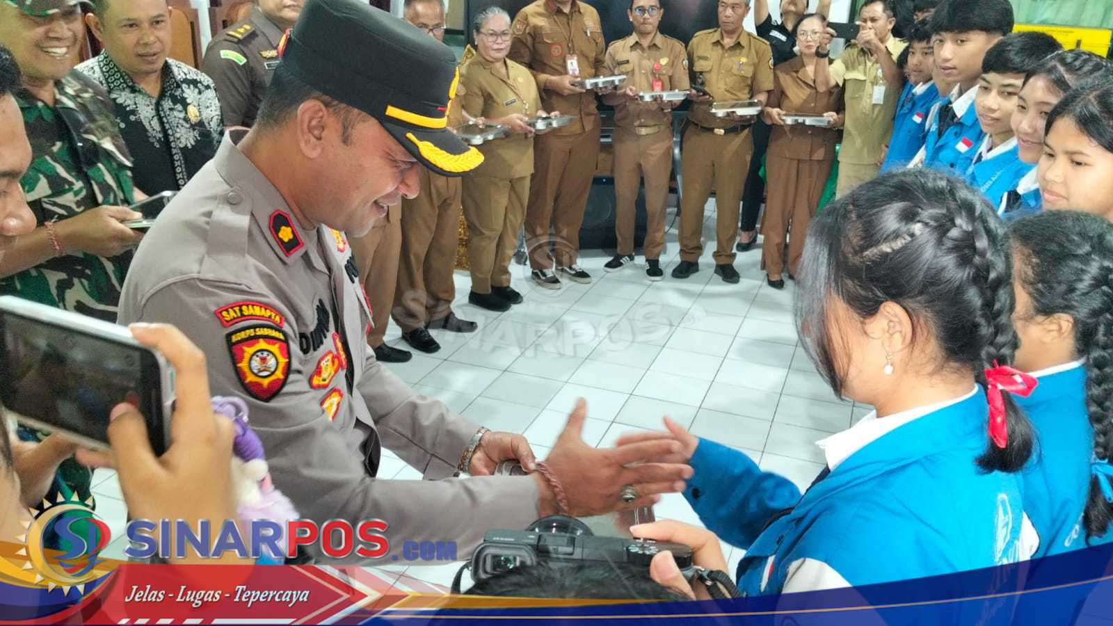 Kapolres Bangli Hadiri Launching Paket Makan Bergizi Gratis SPPG Batur Tengah Kapolres Bangli Hadiri Launching Paket Makan Bergizi Gratis SPPG Batur Tengah