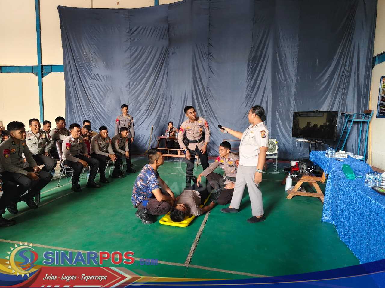 Ditpolairud Polda NTB melaksanakan pelatihan PPGD (Pertolongan pertama gawat darurat) Ditpolairud Polda NTB melaksanakan pelatihan PPGD (Pertolongan pertama gawat darurat)