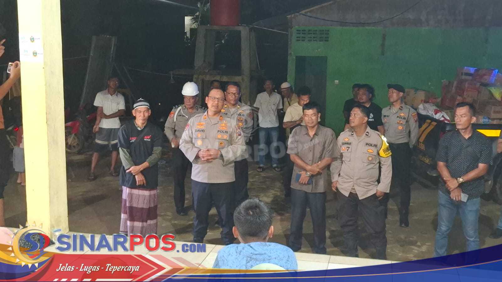 Kapolres Langkat Salurkan Bantuan Sosial kepada Warga Terdampak Banjir di Pangkalan Brandan