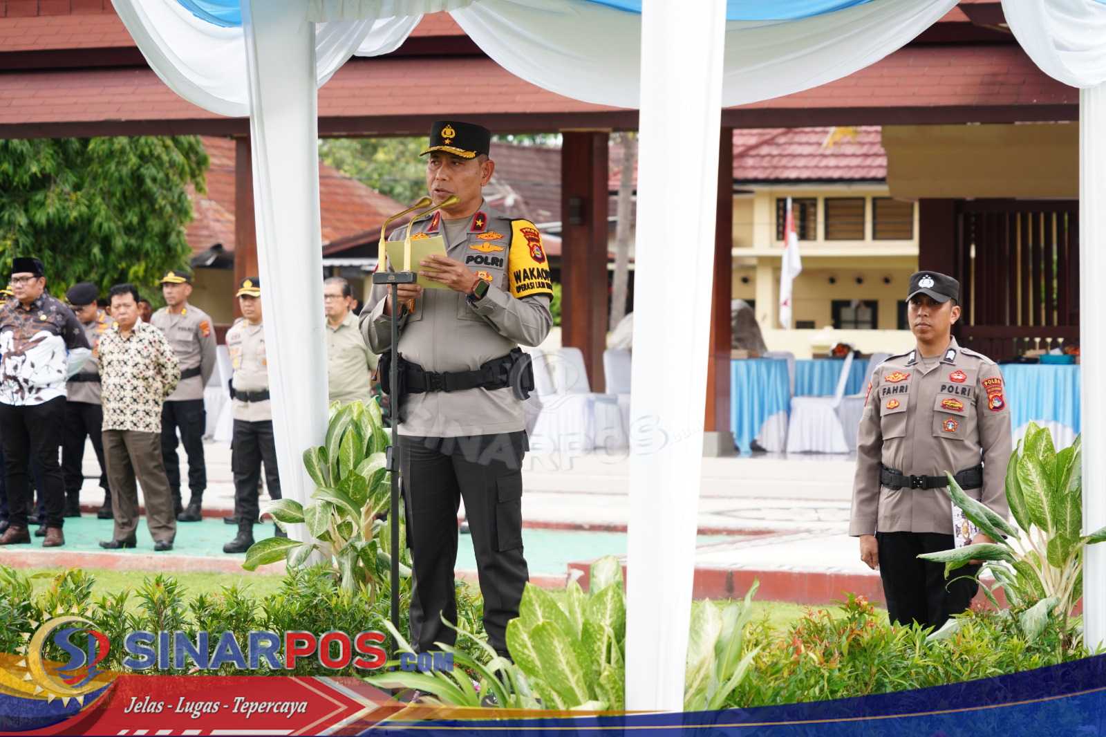 Wakapolda NTB Pimpin Apel Gelar Pasukan Operasi Lilin Rinjani 2025, Wujudkan Kenyamanan Masyarakat NTB